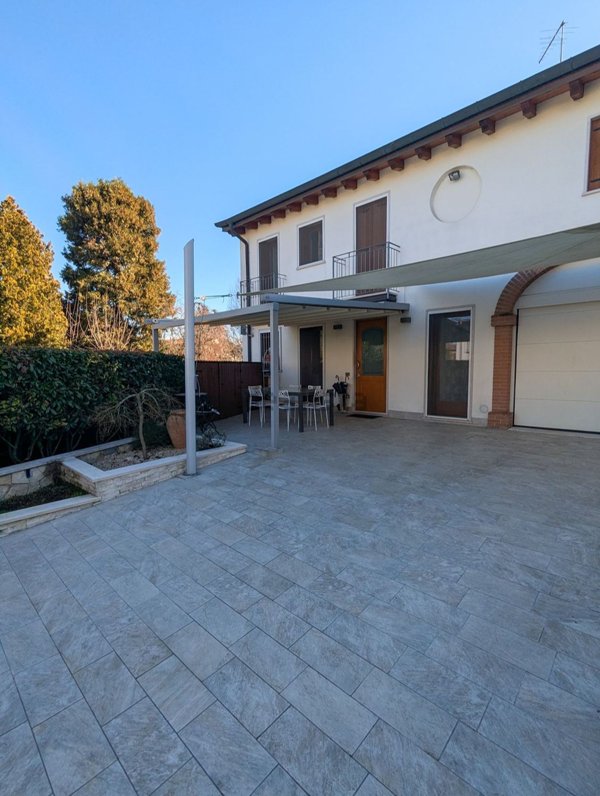 casa indipendente in vendita a Costabissara