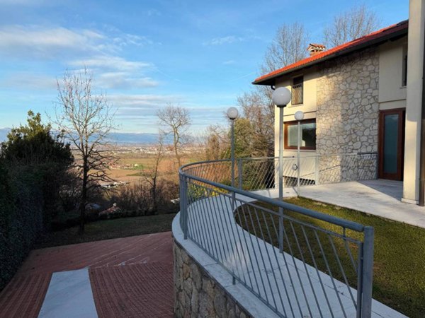 casa indipendente in vendita a Costabissara