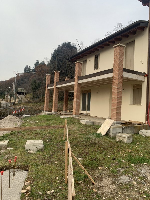 casa indipendente in vendita a Costabissara