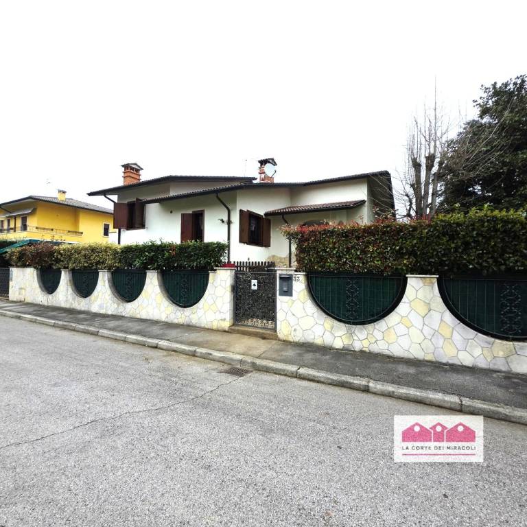 casa indipendente in vendita a Costabissara