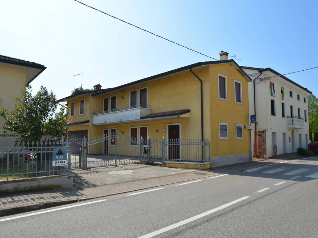 casa indipendente in vendita a Costabissara