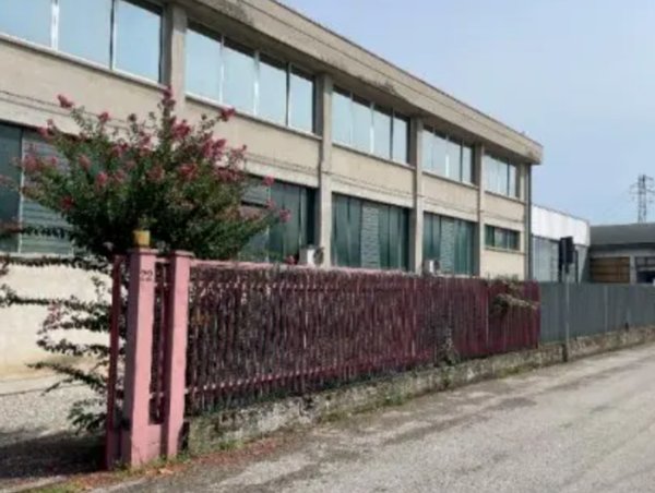 locale di sgombero in vendita a Costabissara in zona Motta