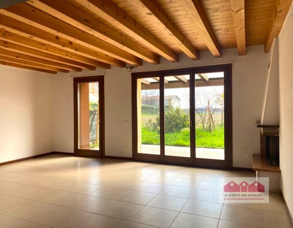 casa indipendente in vendita a Costabissara