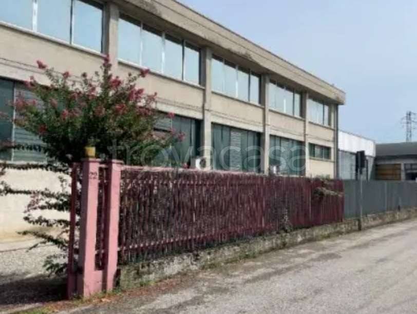 locale di sgombero in vendita a Costabissara in zona Motta