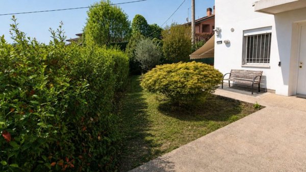 appartamento in vendita a Costabissara in zona Motta