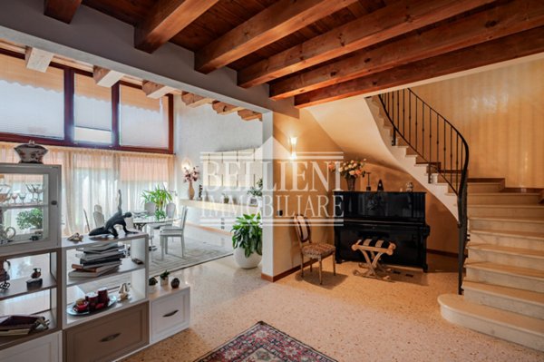 casa indipendente in vendita a Costabissara