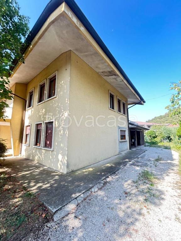 casa indipendente in vendita a Costabissara