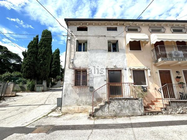 casa indipendente in vendita a Creazzo