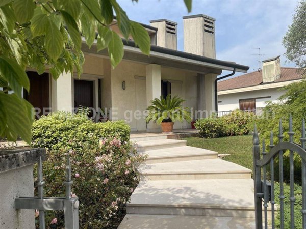 casa indipendente in vendita a Creazzo