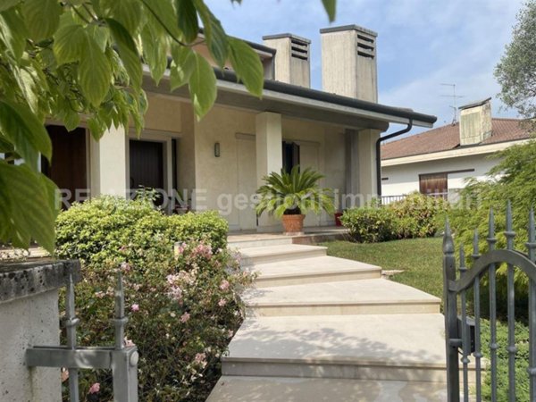 casa indipendente in vendita a Creazzo