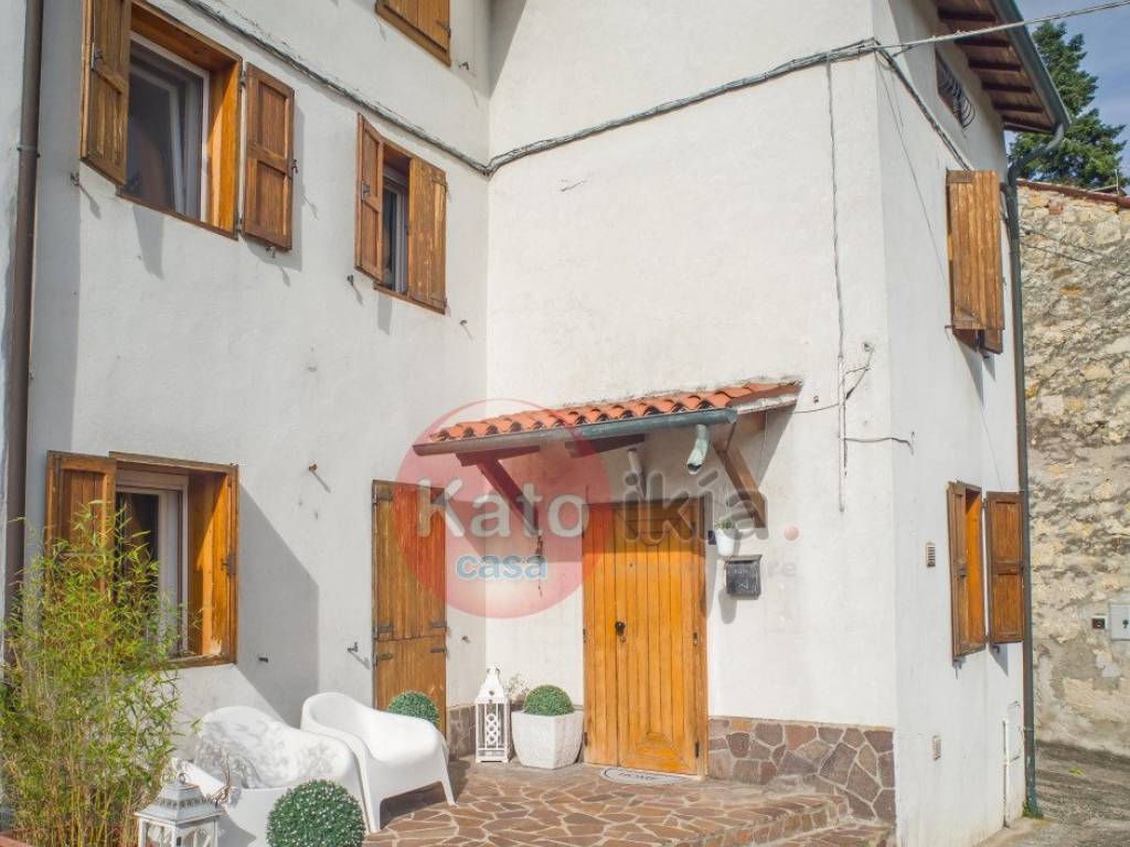 casa indipendente in vendita a Creazzo