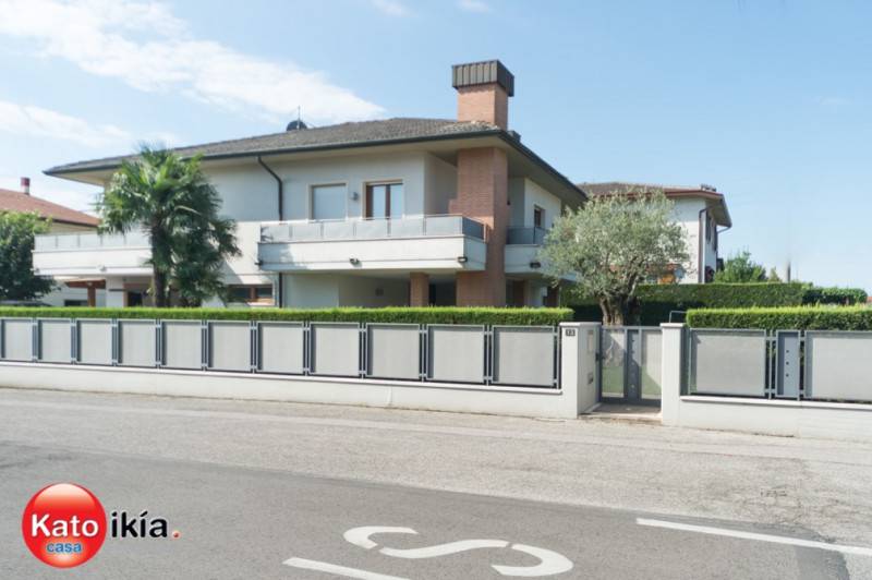 casa indipendente in vendita a Creazzo
