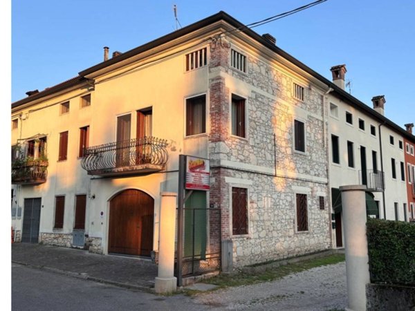 casa indipendente in vendita a Creazzo