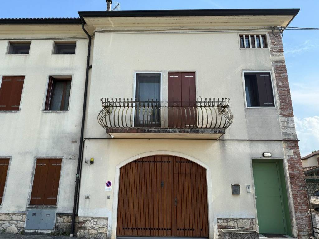 casa indipendente in vendita a Creazzo