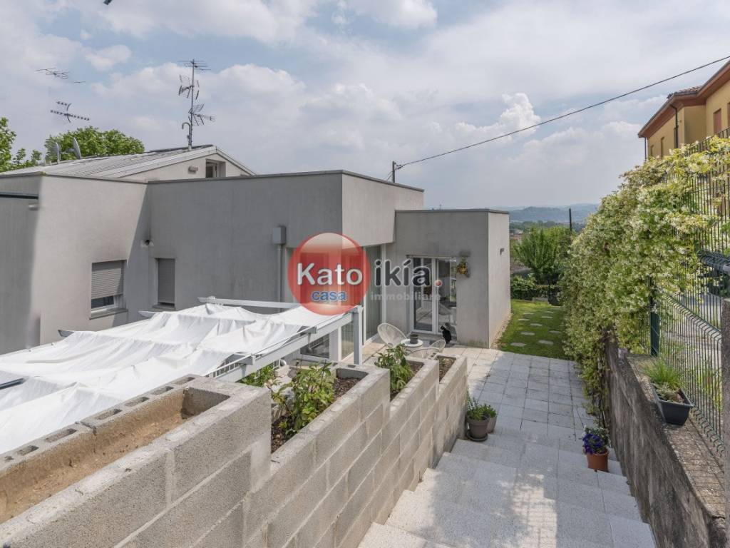 casa indipendente in vendita a Creazzo