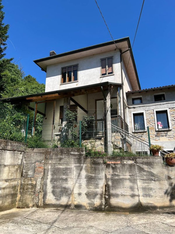 casa indipendente in vendita a Creazzo