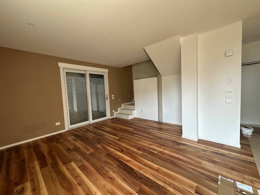 casa indipendente in vendita a Creazzo