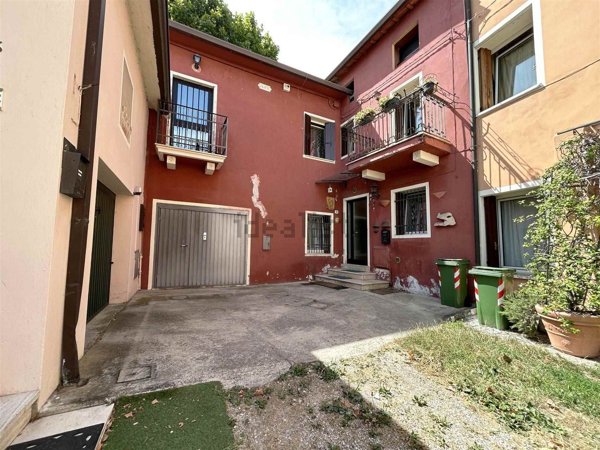 casa semindipendente in vendita a Creazzo