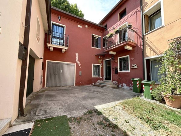casa indipendente in vendita a Creazzo