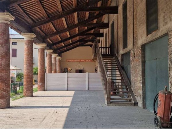 casale in vendita a Creazzo in zona Olmo