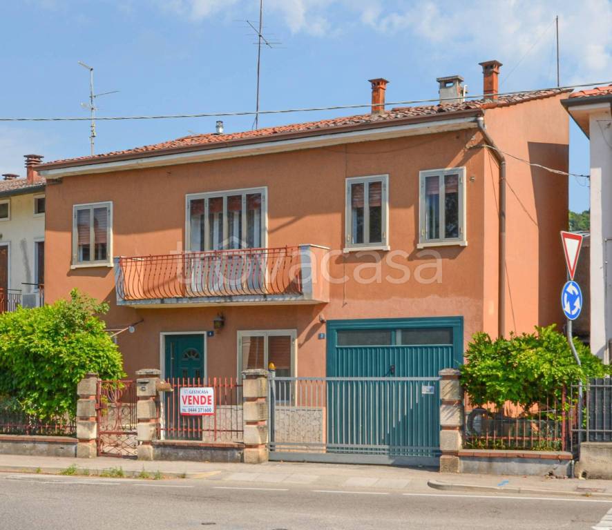 casa indipendente in vendita a Creazzo