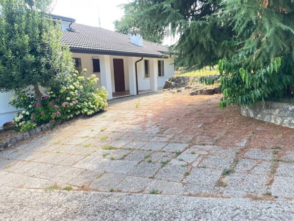casa indipendente in vendita a Creazzo