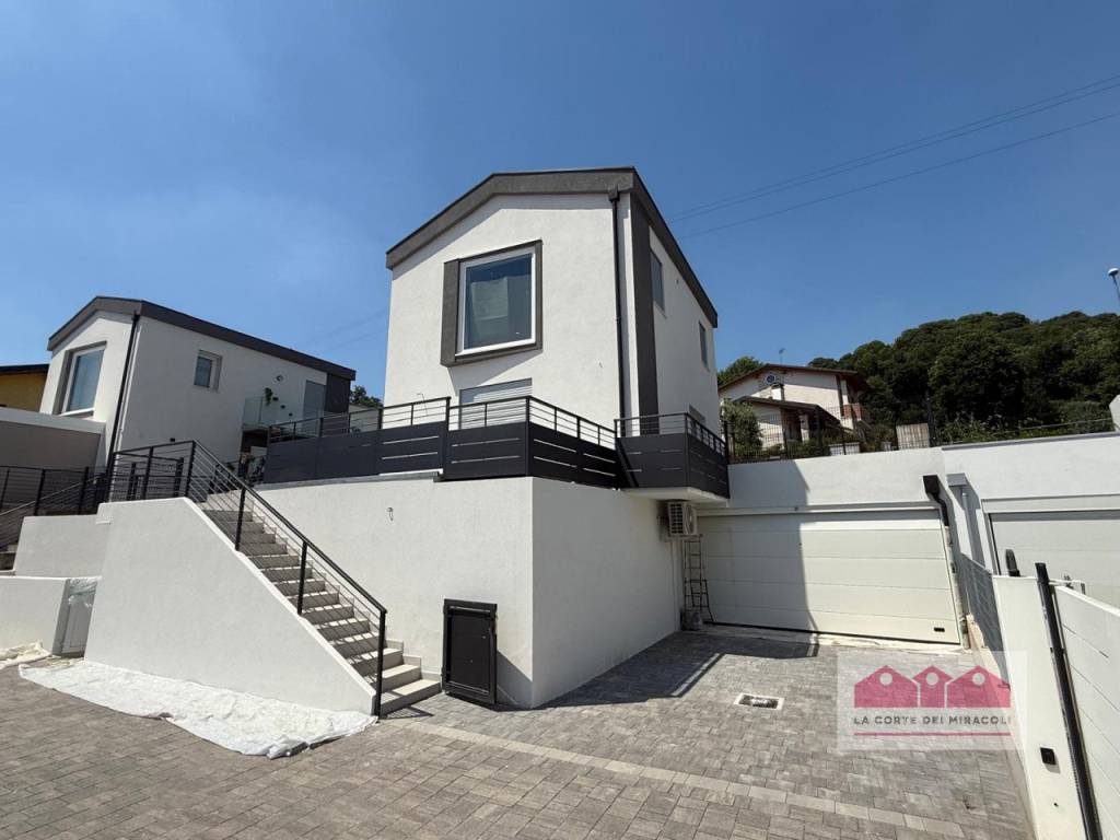 casa indipendente in vendita a Creazzo