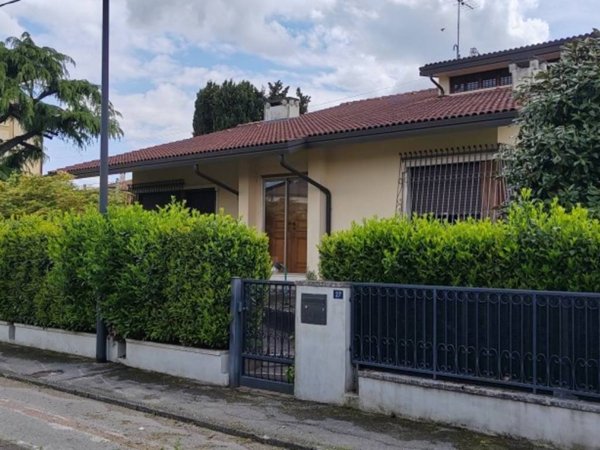 casa indipendente in vendita a Creazzo