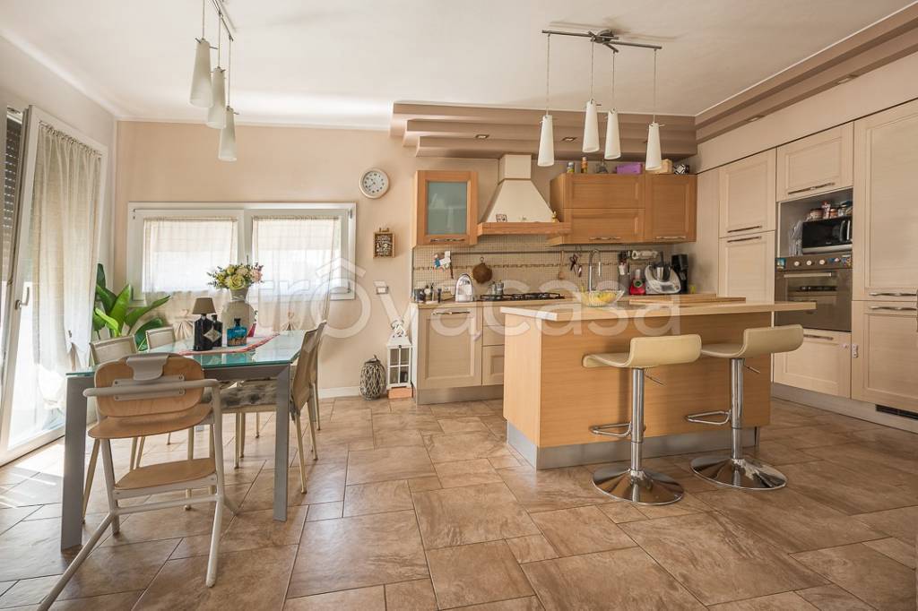 casa indipendente in vendita a Creazzo
