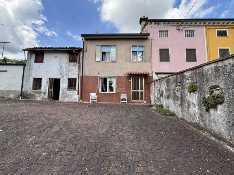 casa indipendente in vendita a Creazzo