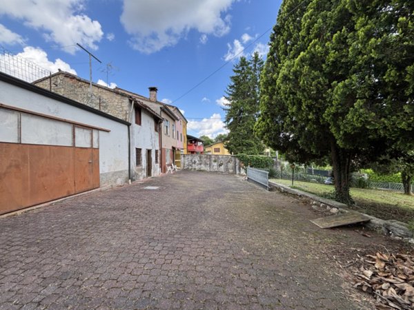 casa indipendente in vendita a Creazzo