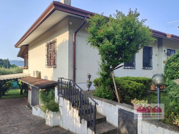 casa indipendente in vendita a Creazzo