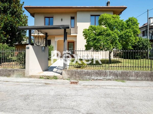 casa indipendente in vendita a Creazzo