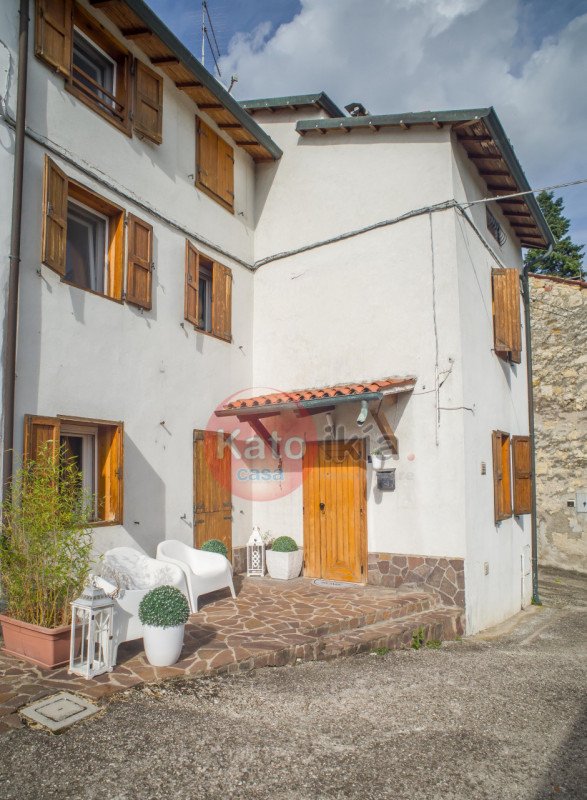 casa indipendente in vendita a Creazzo