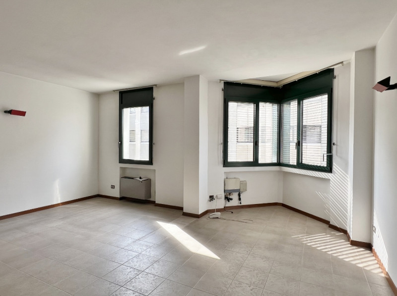 ufficio in vendita a Creazzo