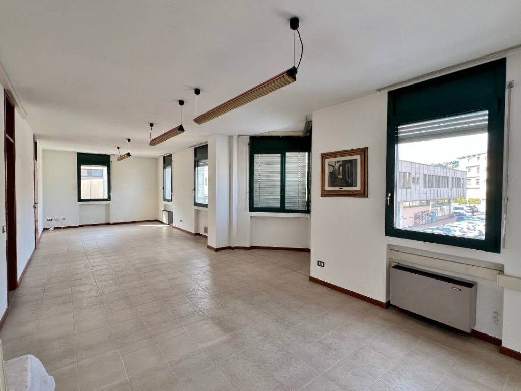 ufficio in vendita a Creazzo
