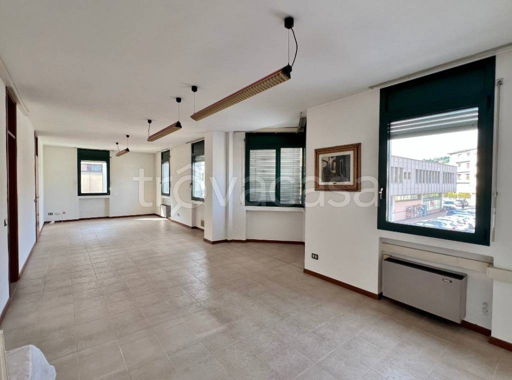 ufficio in vendita a Creazzo