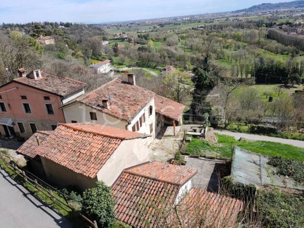 casale in vendita a Creazzo in zona Olmo