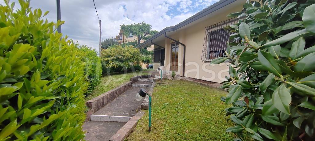 casa indipendente in vendita a Creazzo