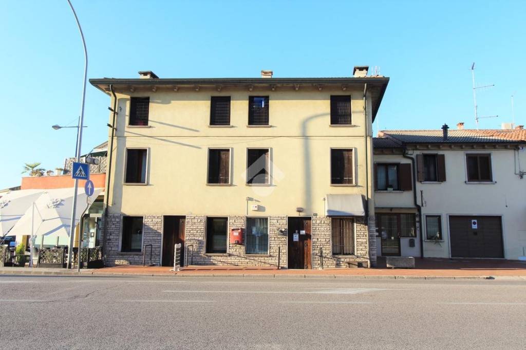 negozio in affitto a Creazzo in zona Olmo