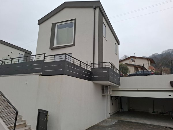 casa indipendente in vendita a Creazzo