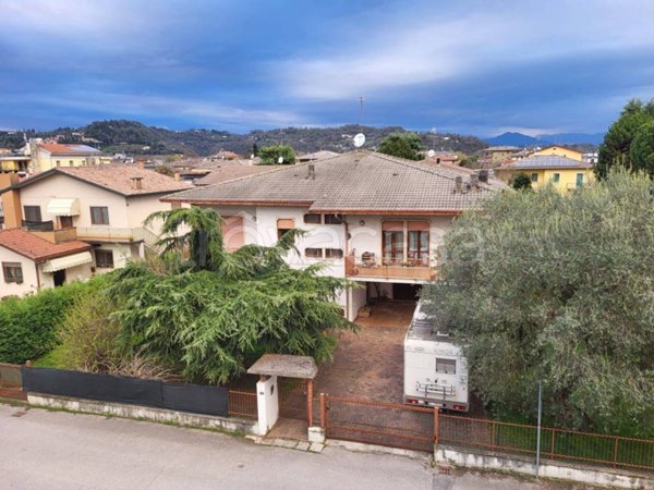 casa indipendente in vendita a Creazzo