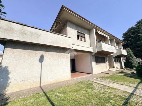 casa indipendente in vendita a Creazzo