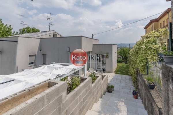 casa indipendente in vendita a Creazzo