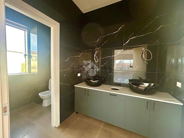 ufficio in vendita a Creazzo in zona Olmo