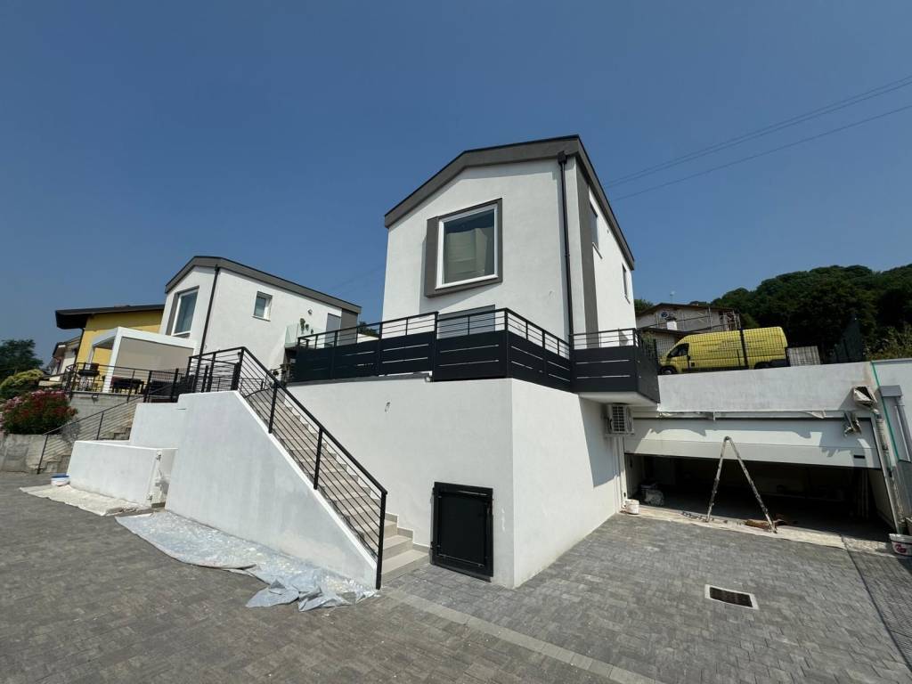 casa indipendente in vendita a Creazzo