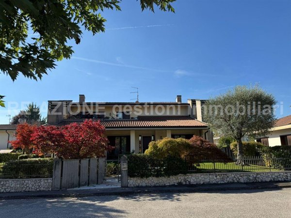 casa indipendente in vendita a Creazzo