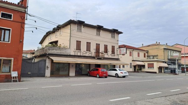 negozio in vendita a Creazzo in zona Olmo