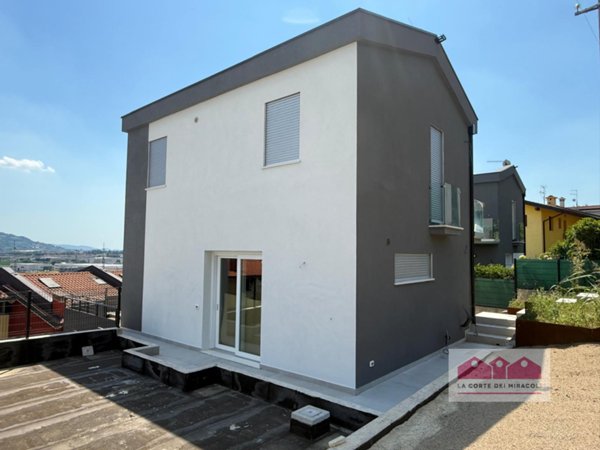 casa indipendente in vendita a Creazzo in zona Olmo