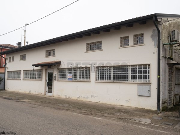 locale commerciale in vendita a Dueville